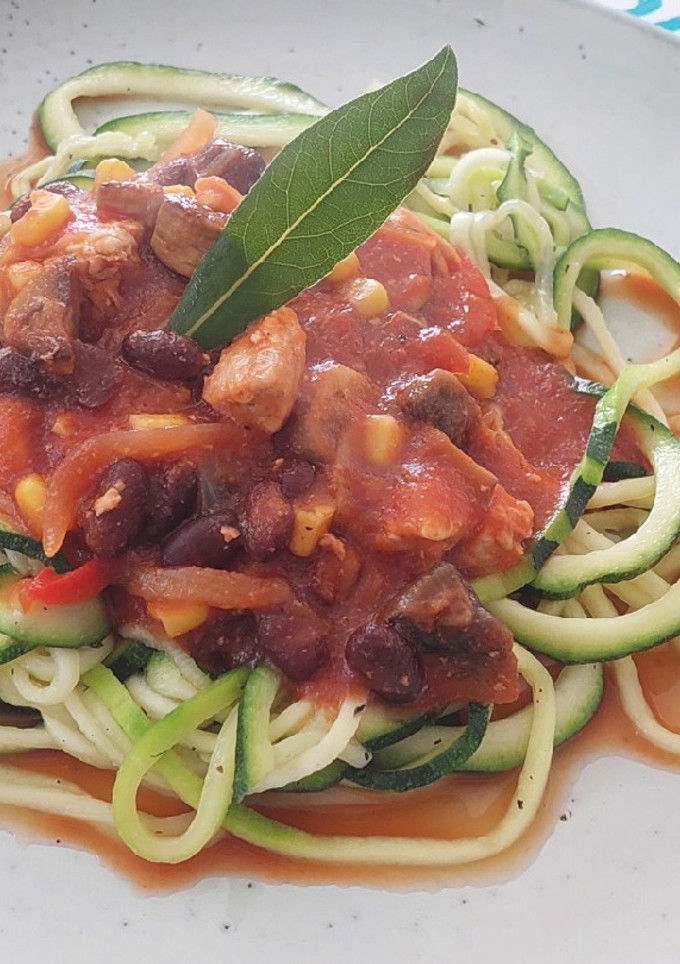 Una foto de Tallarines de Zapallo Italiano con salsa de tomate