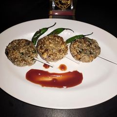 A picture of Potato & peanuts lollipops.