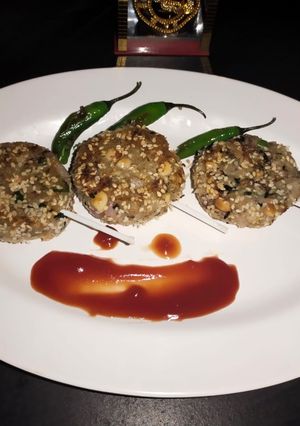A picture of Potato & peanuts lollipops.