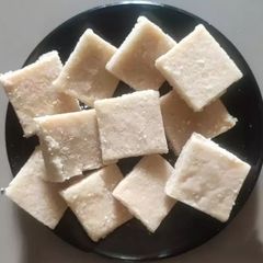 A picture of Corn flour coconut burfi.