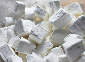 https://img-global.cpcdn.com/recipes/a44a0d69b05c6939/300x220cq70/vickys-homemade-marshmallows-gf-df-ef-sf-nf-recipe-main-photo.jpg