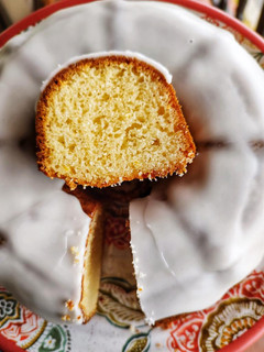 Una foto de Budín de limón húmedo y fácil 🍋