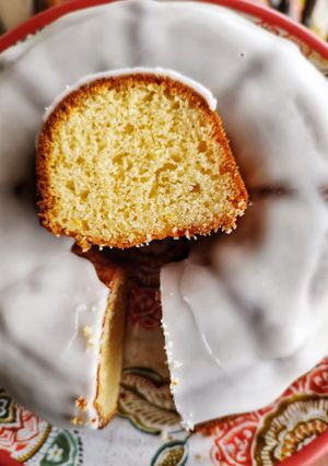 Una foto de Budín de limón húmedo y fácil 🍋