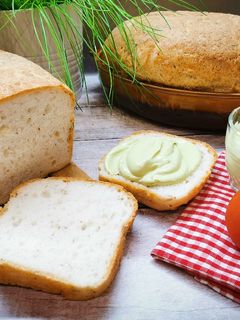 Fehér, magvas kenyér gluténmentesen recept fotója