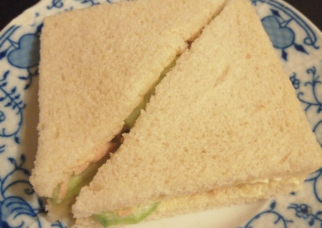 Sándwich de pepino y atún
