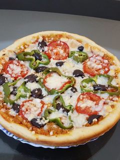 صورة لوصفة بيتزا بالعجينة السحرية 🍕🍕🍕