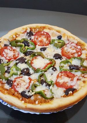 صورة لوصفة بيتزا بالعجينة السحرية 🍕🍕🍕