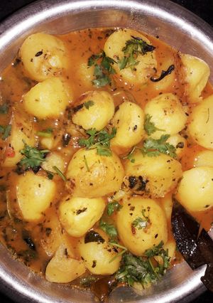 A picture of Dum aloo.