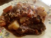 Una foto de bistec al vino tinto