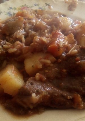 Una foto de Carne y verduras a la cacerola