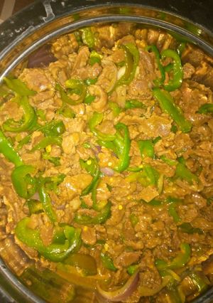 A picture of Shredded beef and green pepper.