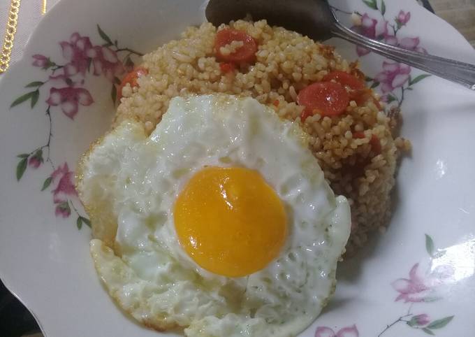 Nasi goreng sosis telor ceplok