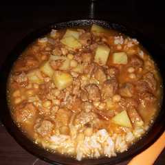 Una foto de Bacalao con papas y garbanzo