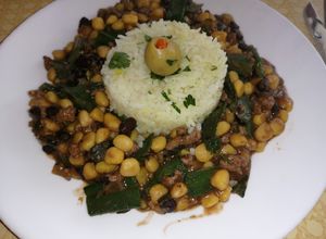 Una foto de Guiso de elote seco y porotos negros