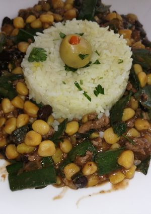 Una foto de Guiso de elote seco y porotos negros