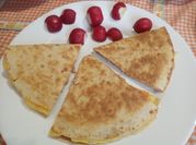 Una foto de tortillas rellena de atún
