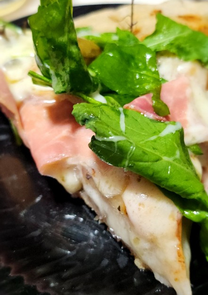 Una foto de Pizza con masa tipo focaccia