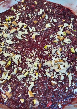 બીટ નો હલવો (Beetroot Halwa Recipe In Gujarati) રેસીપી મુખ્ય ફોટો