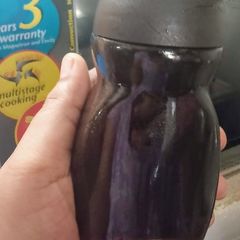 A picture of Date Syrup.