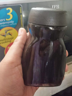 A picture of Date Syrup.