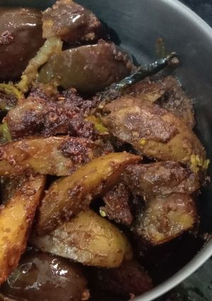 भरवां बैंगन आलू (Bharwan baingan aloo recipe in hindi) रेसिपी मुख्य फोटो