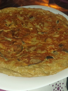 Una foto de Tortilla con berenjena, pimiento verde y guindilla