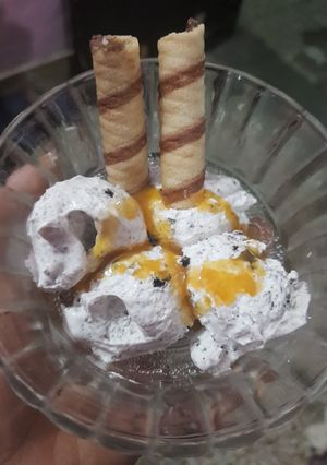 A picture of Oreo vanilla ice cream with caramel sauce.