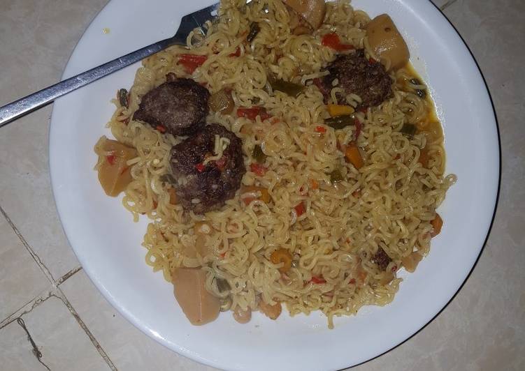 Noodles with veggies and minced meat balls