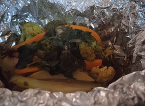 Una foto de Filete de pescado a vapor con verduras