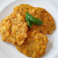A picture of Corn fritters (Bakwan Jagung).