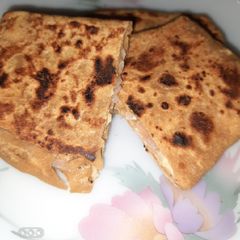 Cheesy paratha A picture of Cheesy paratha.