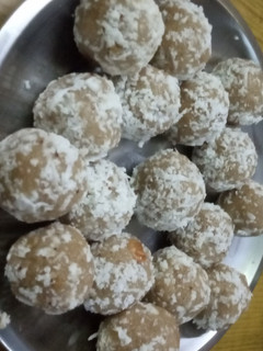 பொரி மாவு உருண்டை (Pori maavu urundai recipe in tamil) செய்முறை முக்கிய புகைப்படம்