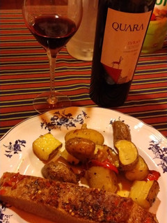 Una foto de Tapa de asado cocción larga con papas rústicas, cebollas y morrón