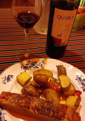 Una foto de Tapa de asado cocción larga con papas rústicas, cebollas y morrón