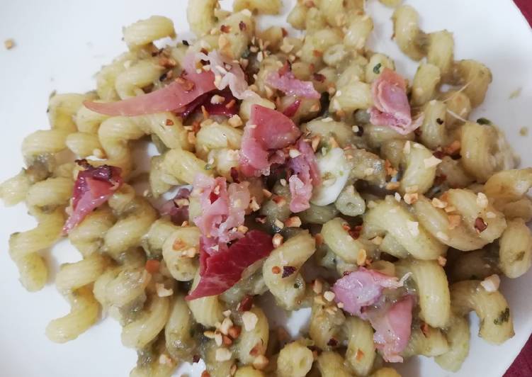 Cellentani carciofi speck e granella di nocciole