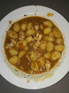 Una foto de Ñoquis con gambas y salsa de rape