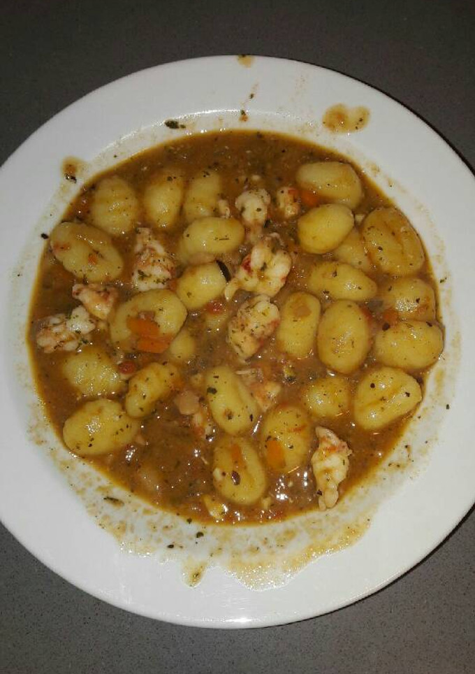 Una foto de Ñoquis con gambas y salsa de rape
