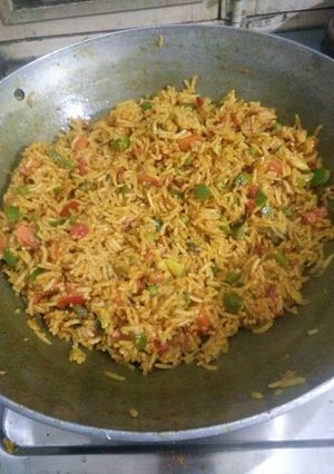 પાઉંભાજી તવા પુલાઉ (Paubhaji Tava Pulav Recipe In Gujarati) રેસીપી મુખ્ય ફોટો