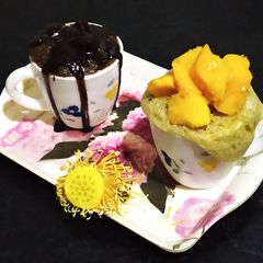 A picture of Cocoa chocolate cup cake & Mango cup cake.