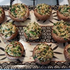 A picture of Bacon and Spinach stuffed mushrooms.
