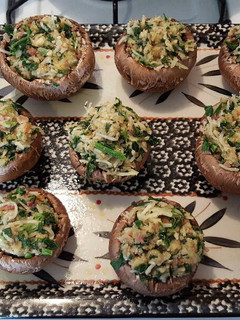 A picture of Bacon and Spinach stuffed mushrooms.