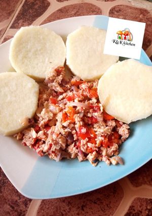 A picture of Yam and egg sauce.