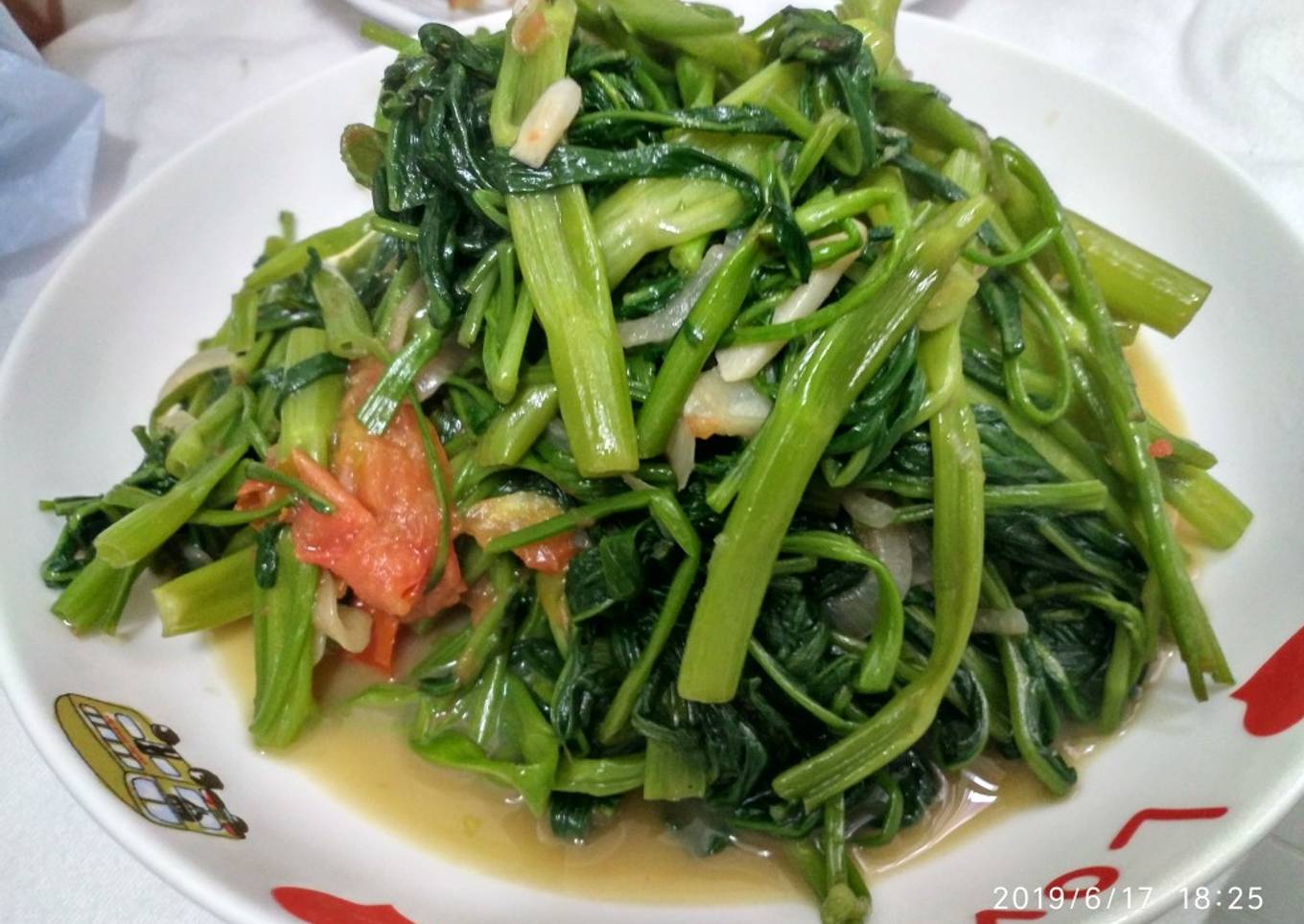 Tumis kangkung ala pelangi