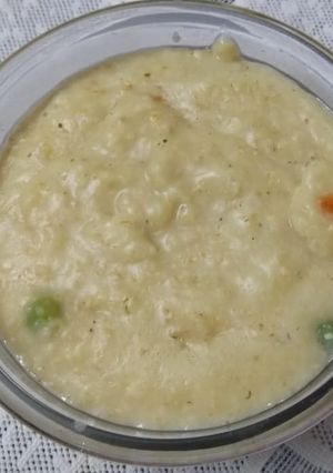 होममेड मसाला ओट्स (Homemade masala oats recipe in Hindi) रेसिपी मुख्य फोटो