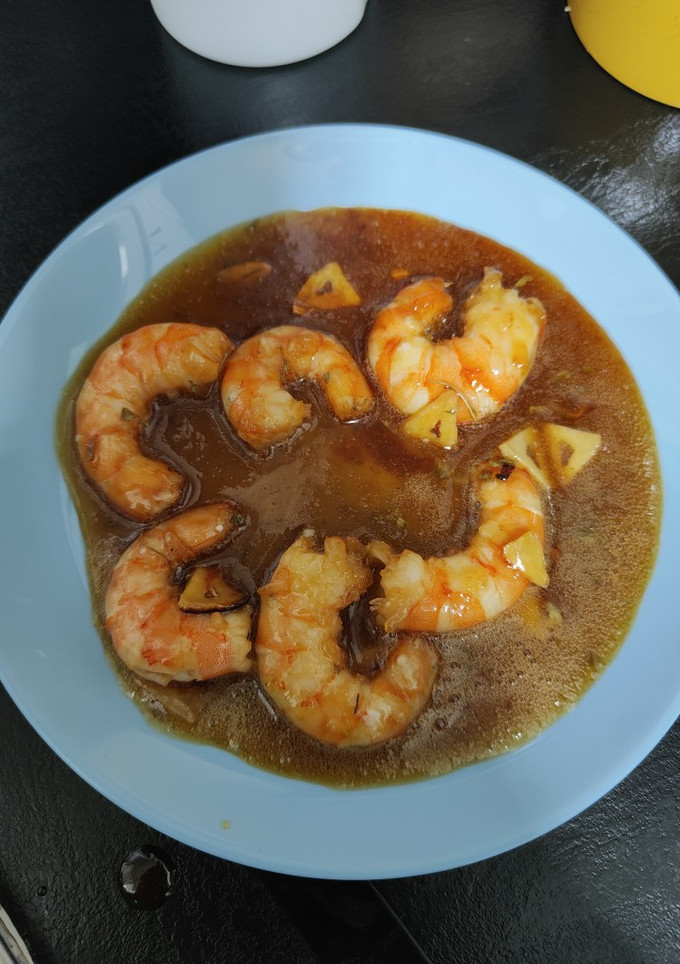 Una foto de Langostinos a la miel y limón