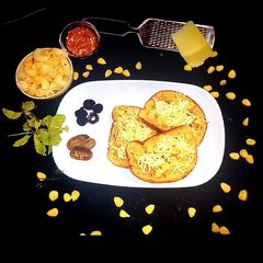 A picture of Cheese corn garlic bread.
