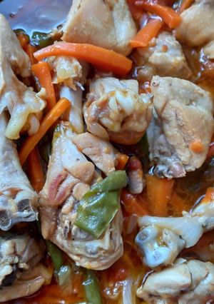 Una foto de Pollo en salsa especial