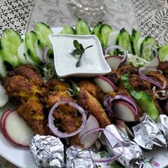 A picture of Tandoori chicken legs.