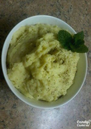 A picture of Lemon Pepper and Herb Mashed potatoes.
