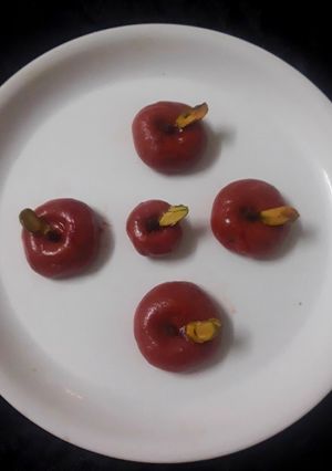 A picture of Strawberry Apples.